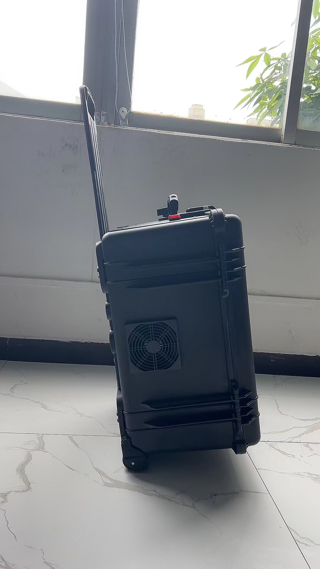 班玛手拉箱型移动通信干扰器